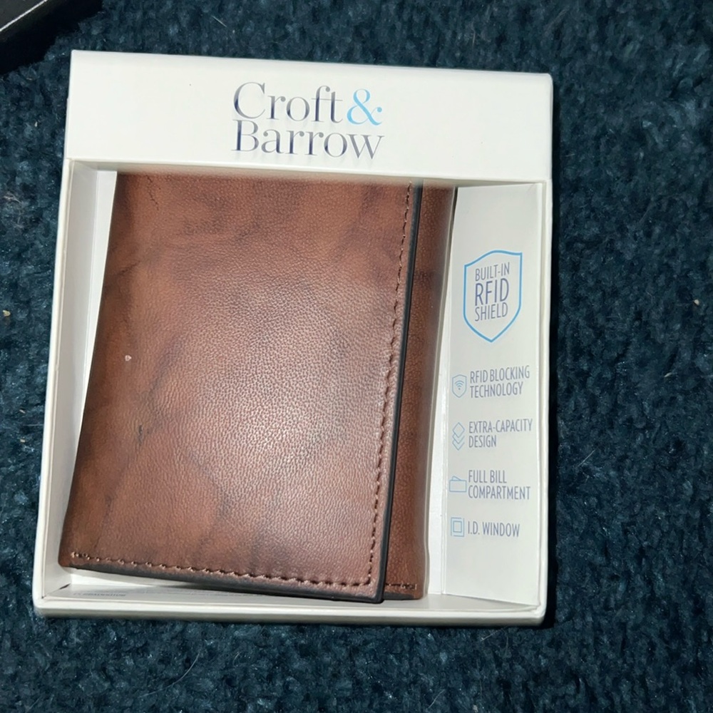 Croft & Barrow Brown leather wallet. Data protected.